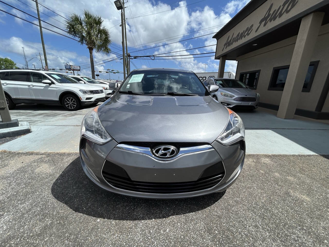 Used 2017 Hyundai Veloster Value Edition FWD image 6