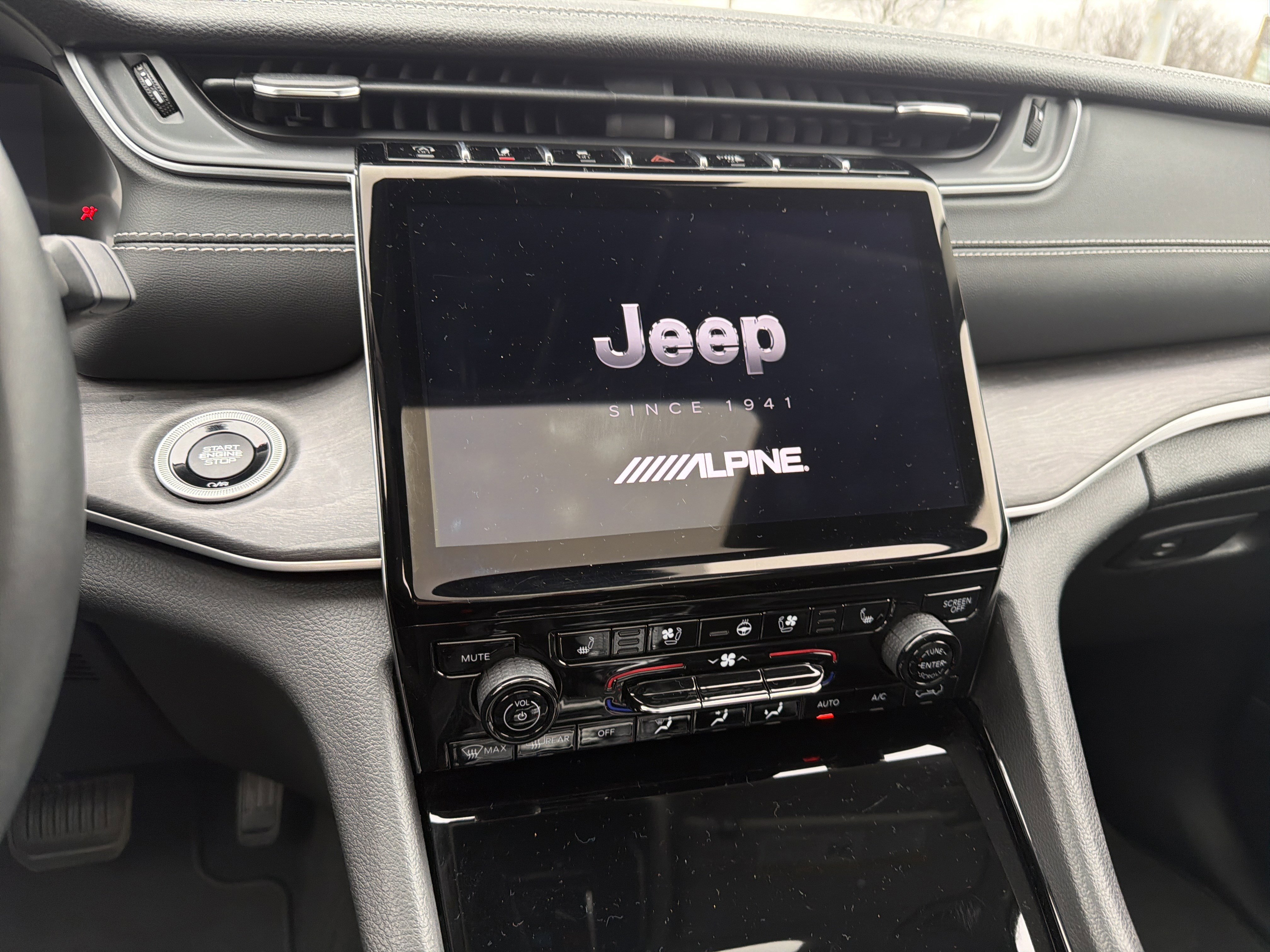 Used 2022 Jeep Grand Cherokee L Limited w/ Luxury Tech Group II AWD/4WD image 19
