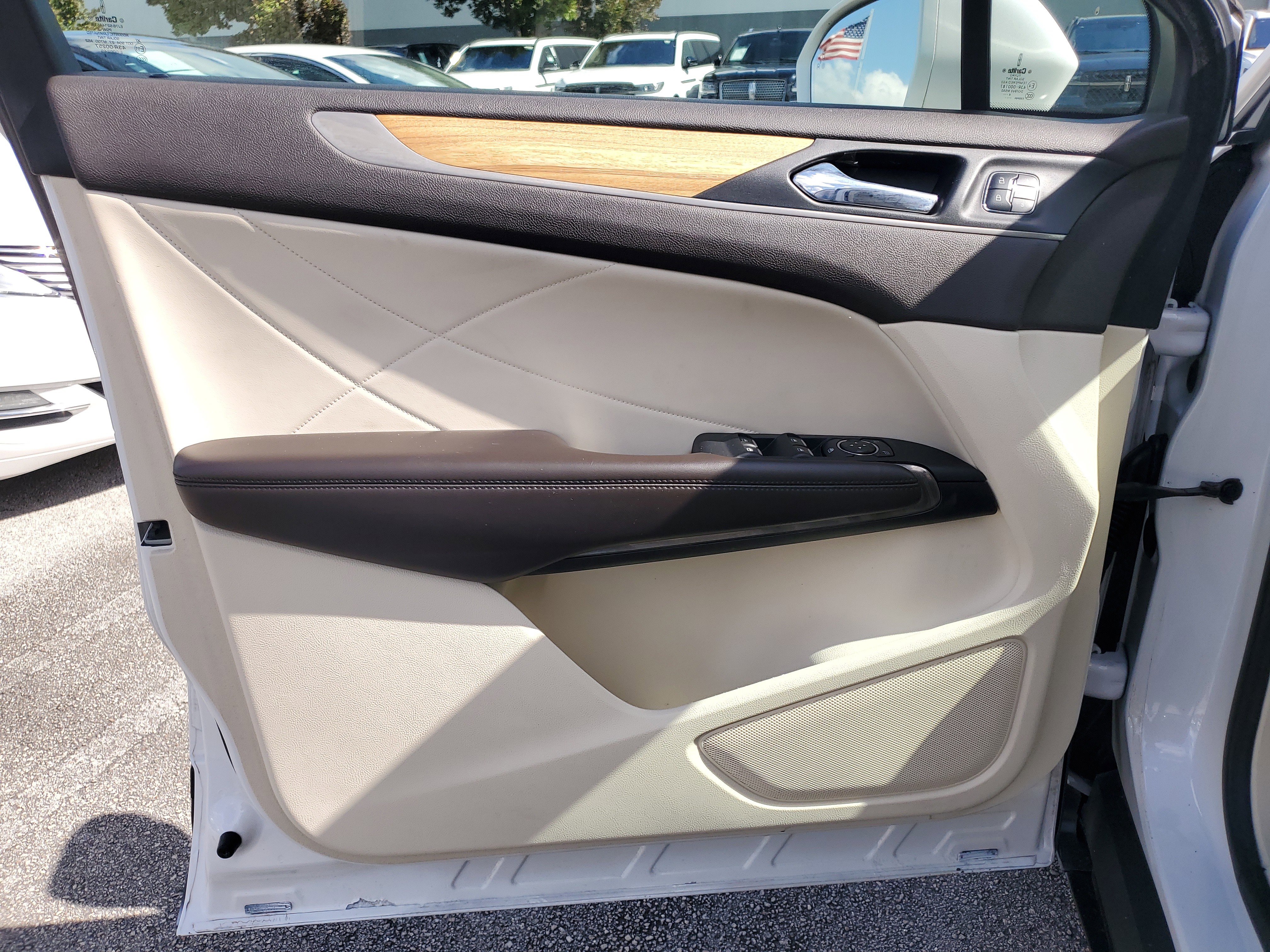 Used 2015 Lincoln MKC Select w/ Equipment Group 101A Select image 16