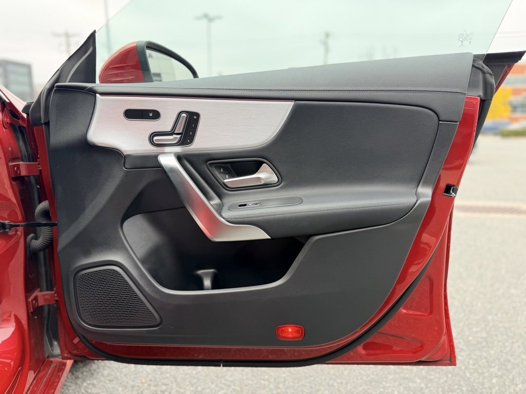 Used 2021 Mercedes-Benz CLA 250 4MATIC image 23