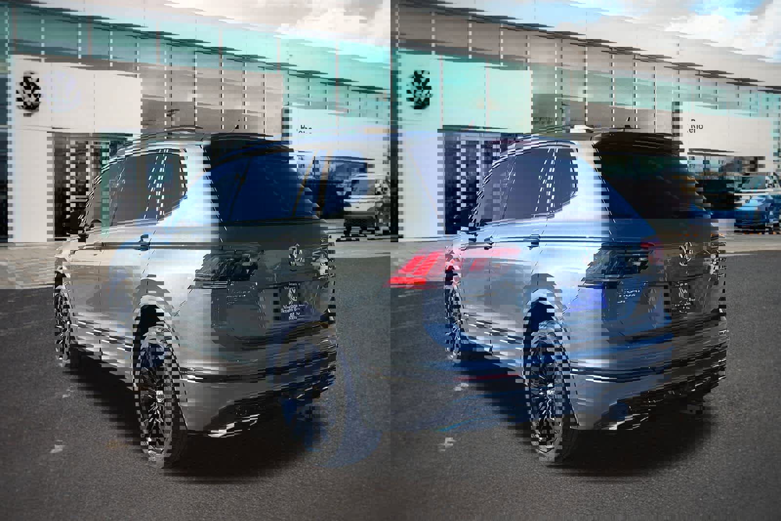 Used 2020 Volkswagen Tiguan SE R-Line image 7