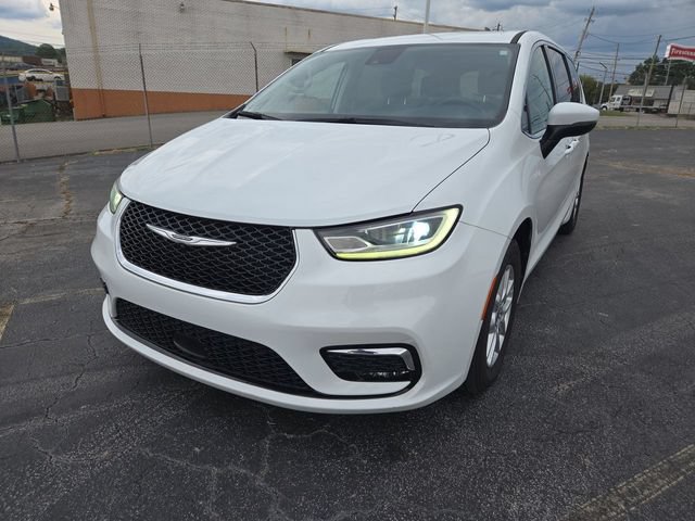 Used 2023 Chrysler Pacifica Touring-L