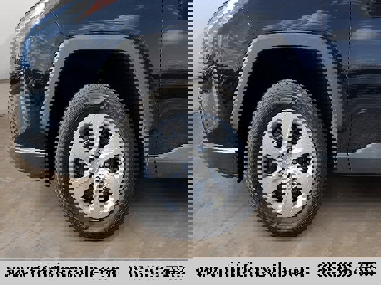 Used 2024 Toyota RAV4 LE image 9