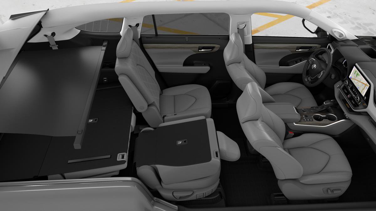 New 2026 Toyota Highlander Platinum image 4