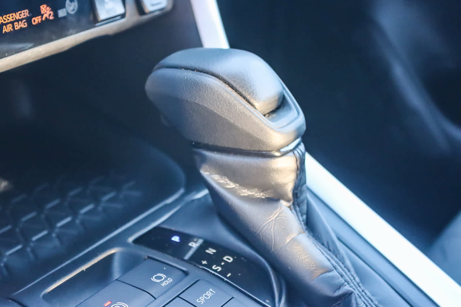 Used 2020 Toyota RAV4 XLE image 18