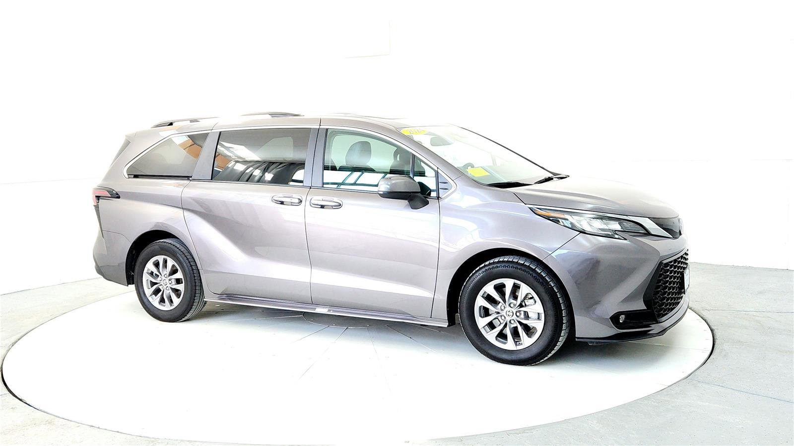 Certified 2024 Toyota Sienna XLE image 7