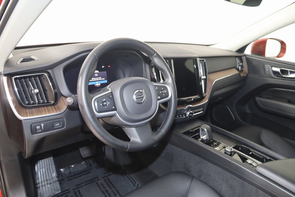 Used 2022 Volvo XC60 B5 Momentum image 27