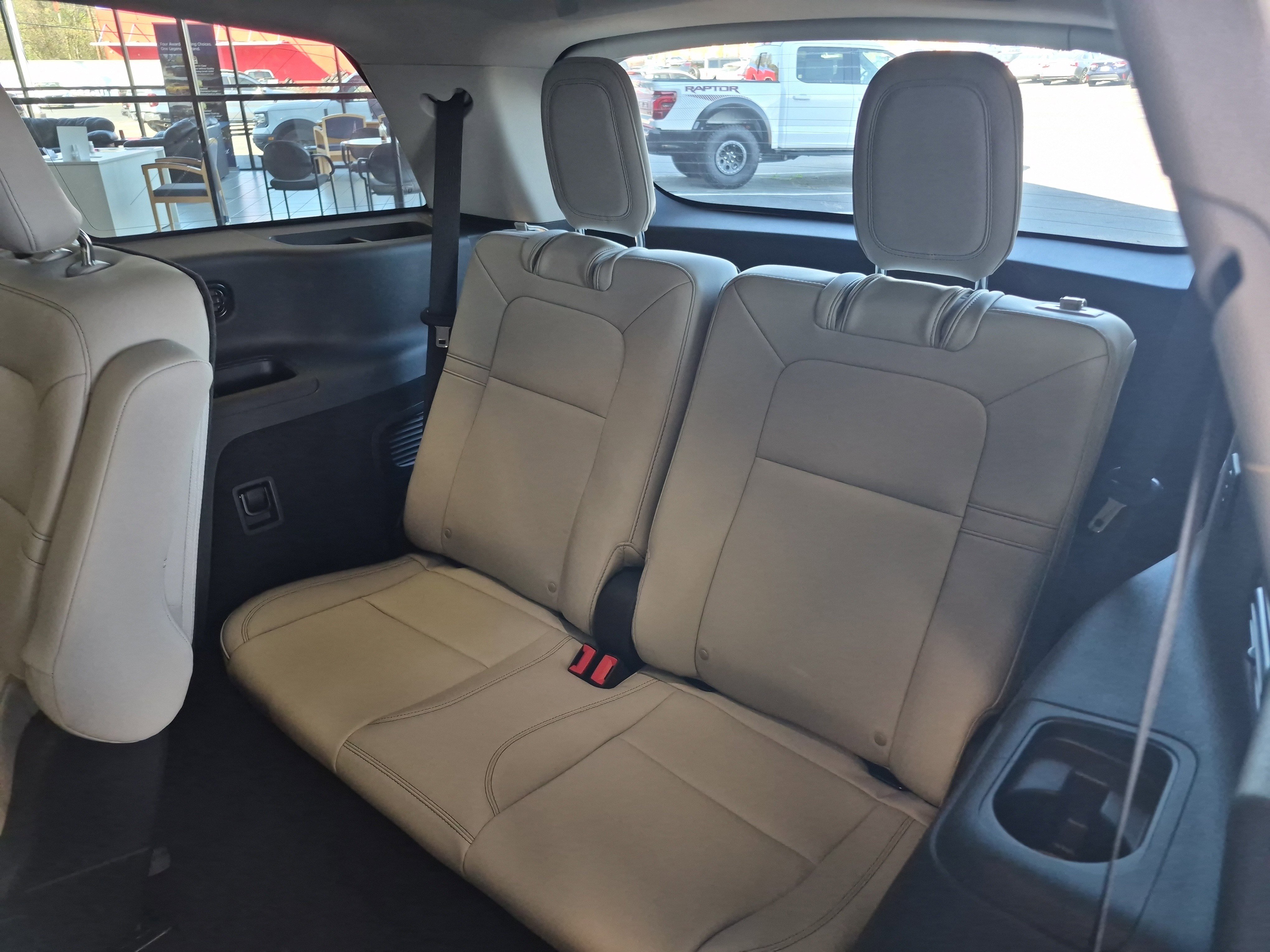 Used 2025 Lincoln Aviator AWD w/ Jet Appearance Package image 16