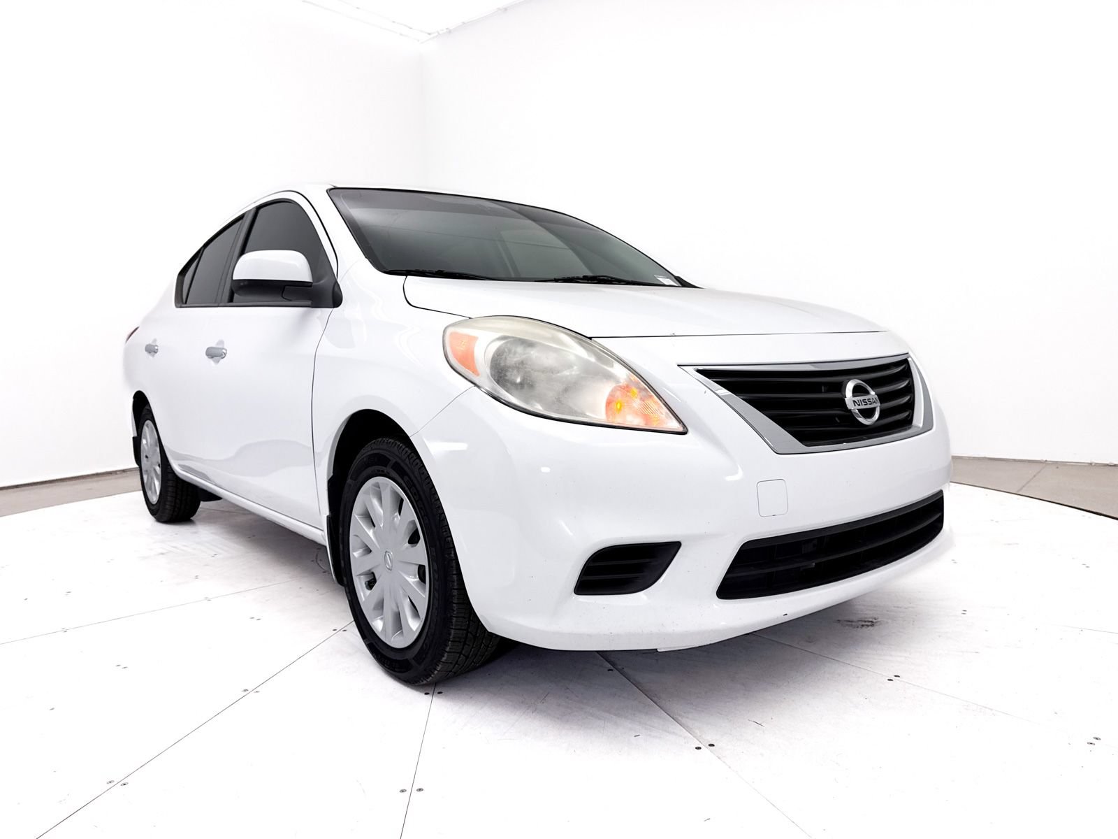 Used 2014 Nissan Versa SV FWD image 5