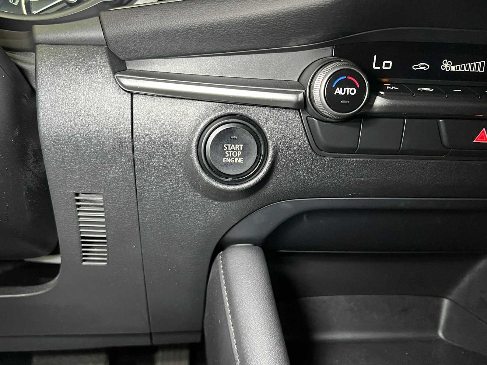 Used 2025 MAZDA MAZDA3 s Sport FWD image 30