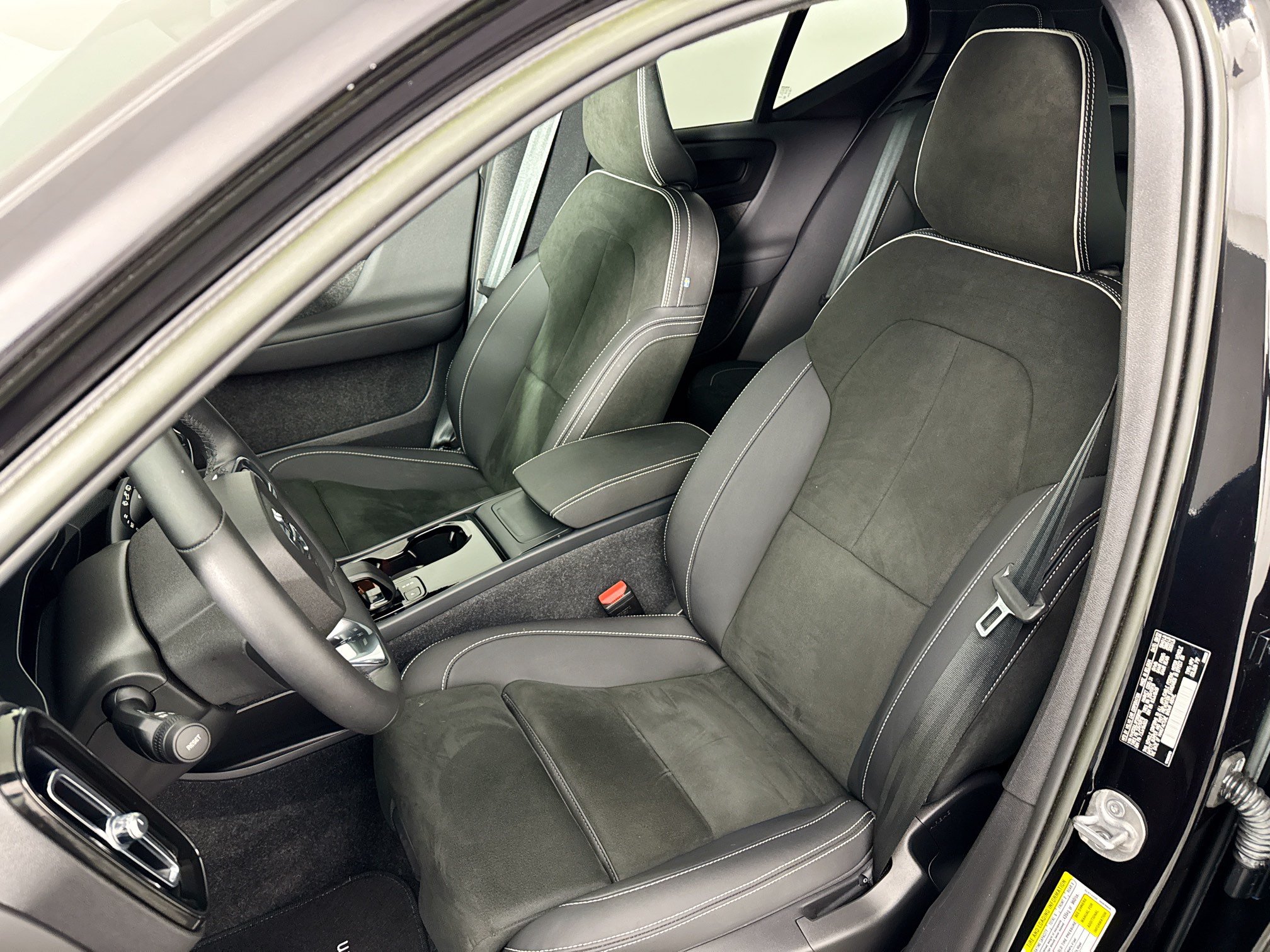 Used 2023 Volvo XC40 Recharge Plus AWD/4WD image 21