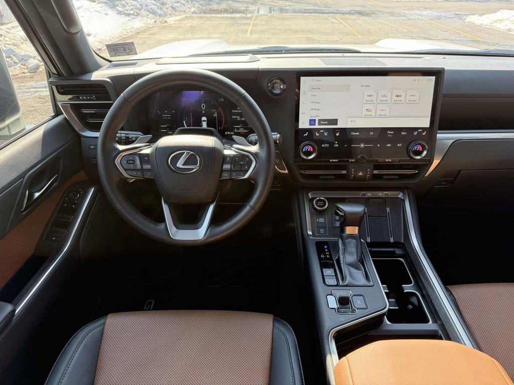 Used 2024 Lexus GX 550 w/ Accessory Package (Z1) image 8