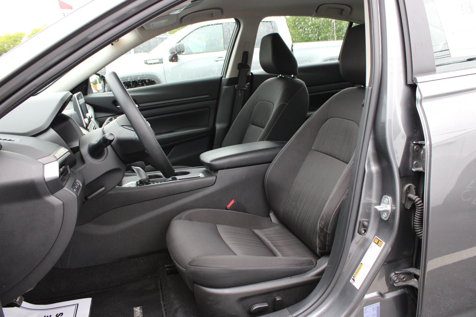 Used 2025 Nissan Altima 2.5 SV FWD image 14