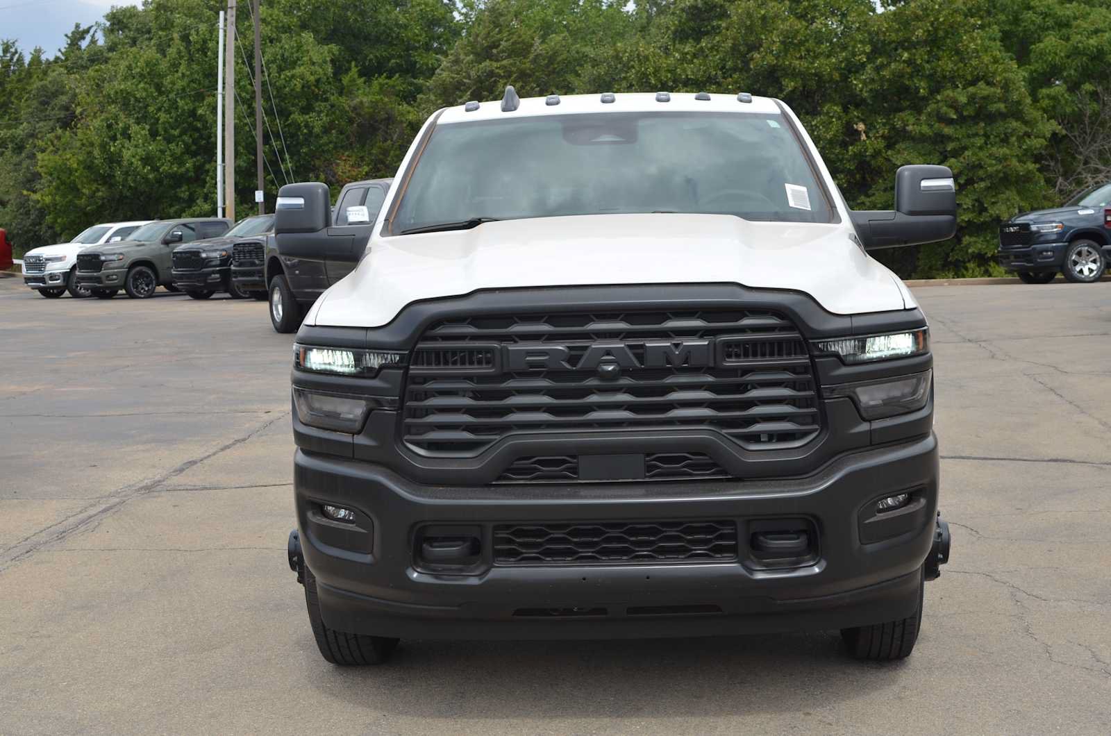 New 2026 RAM 3500 Tradesman AWD/4WD image 32