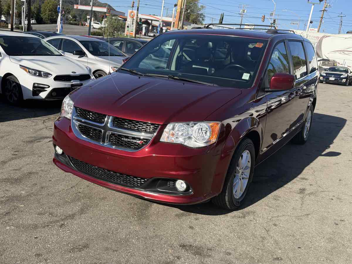 Used 2019 Dodge Grand Caravan SXT image 3