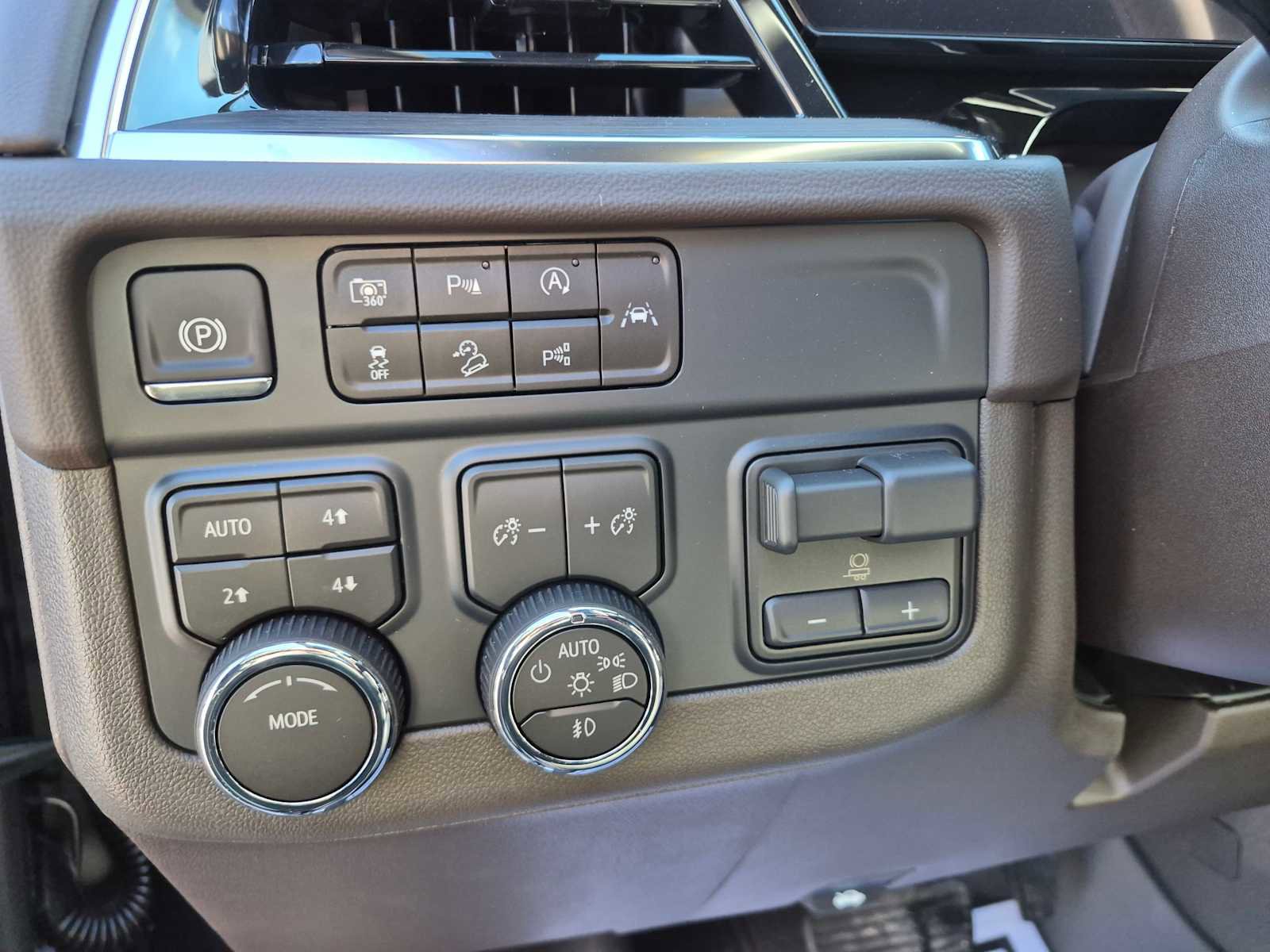 New 2026 Chevrolet Suburban LT w/ Comfort Package image 17