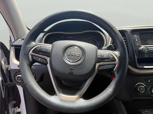 Used 2018 Jeep Cherokee Latitude FWD image 13