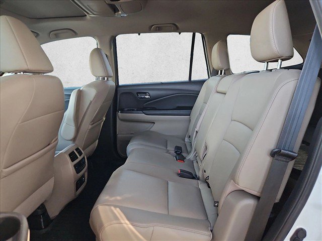 Used 2019 Honda Pilot Touring image 16
