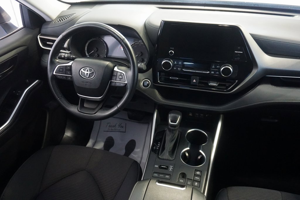 Certified 2024 Toyota Highlander LE image 28