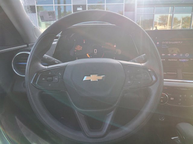 Used 2025 Chevrolet Trax LT FWD image 12