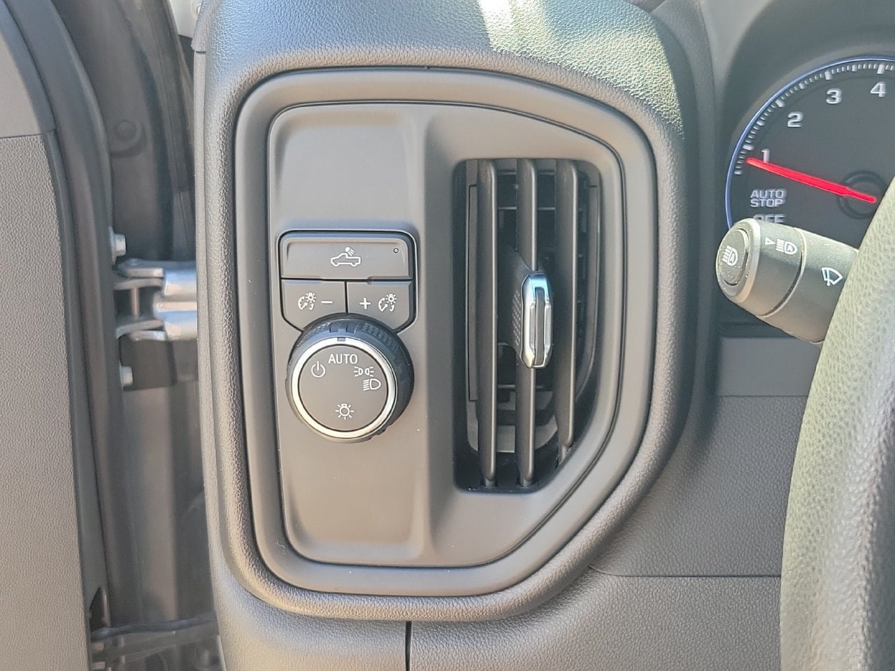 Certified 2024 Chevrolet Silverado 1500 Custom RWD image 29