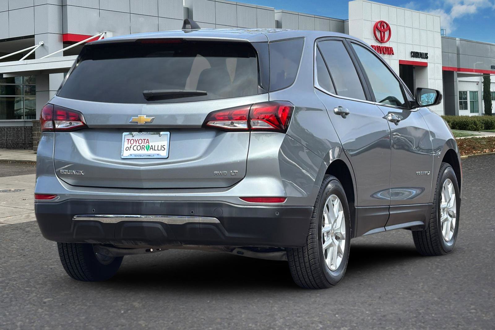 Used 2024 Chevrolet Equinox LT AWD/4WD image 4