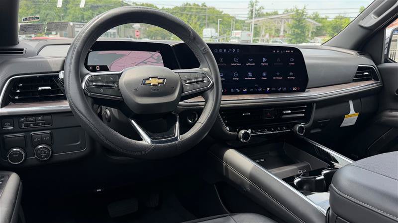 Used 2026 Chevrolet Suburban Premier RWD image 25