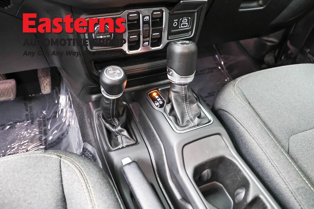 Used 2025 Jeep Wrangler Unlimited Sahara AWD/4WD image 13