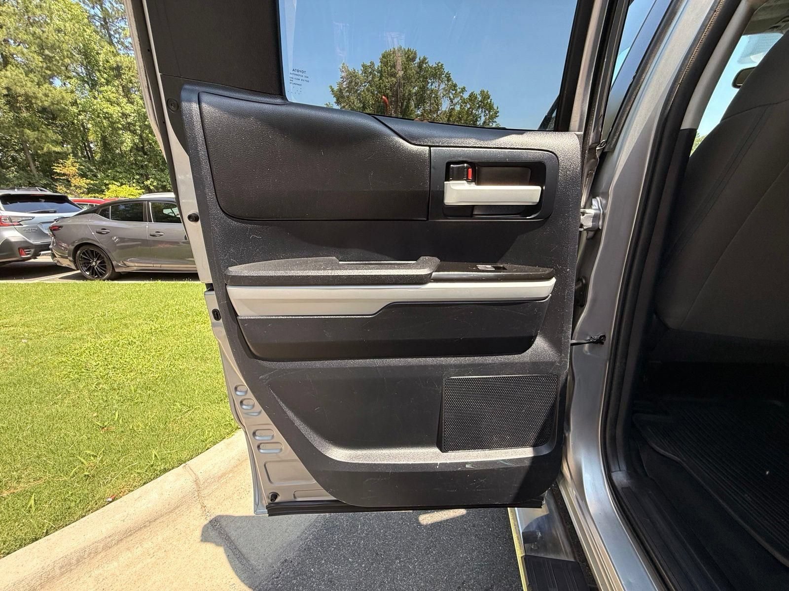 Used 2016 Toyota Tundra SR5 w/ SR5 Upgrade Package RWD image 27