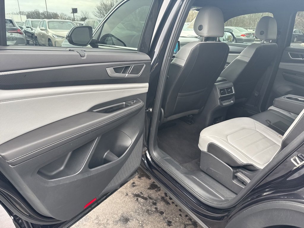 Used 2024 Volkswagen Atlas Cross Sport SEL R-Line image 12