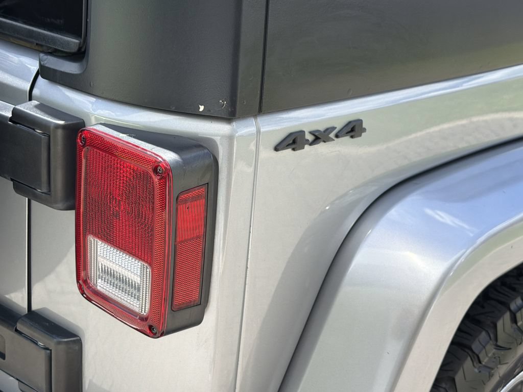 Used 2016 Jeep Wrangler Unlimited Sahara AWD/4WD image 10