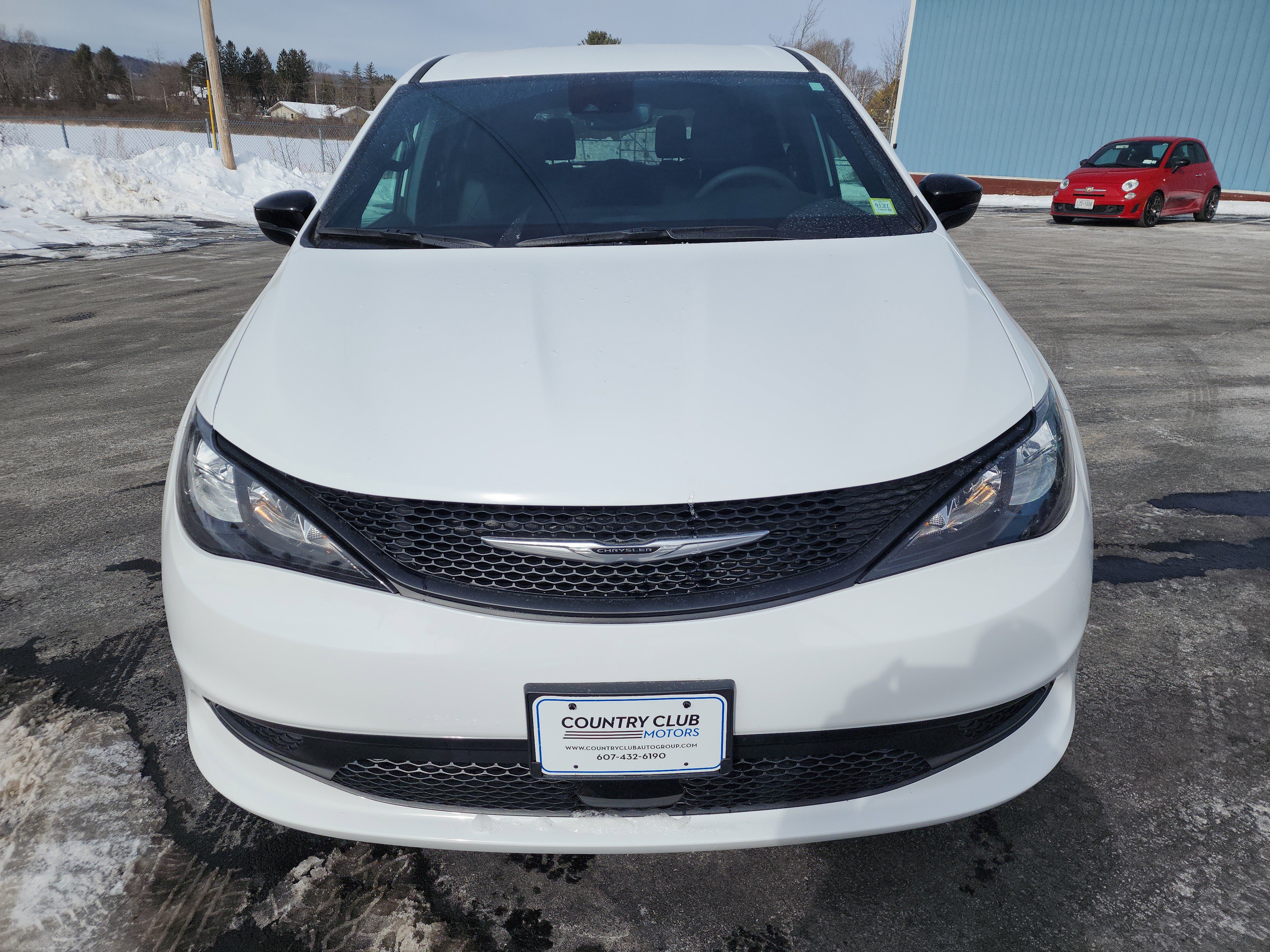 Used 2025 Chrysler Voyager LX image 3