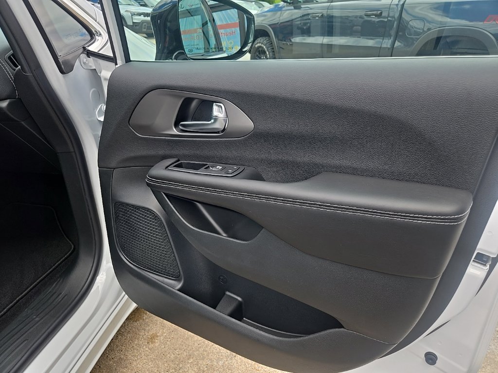 New 2027 Chrysler Pacifica Select w/ Family Tech Group FWD image 79