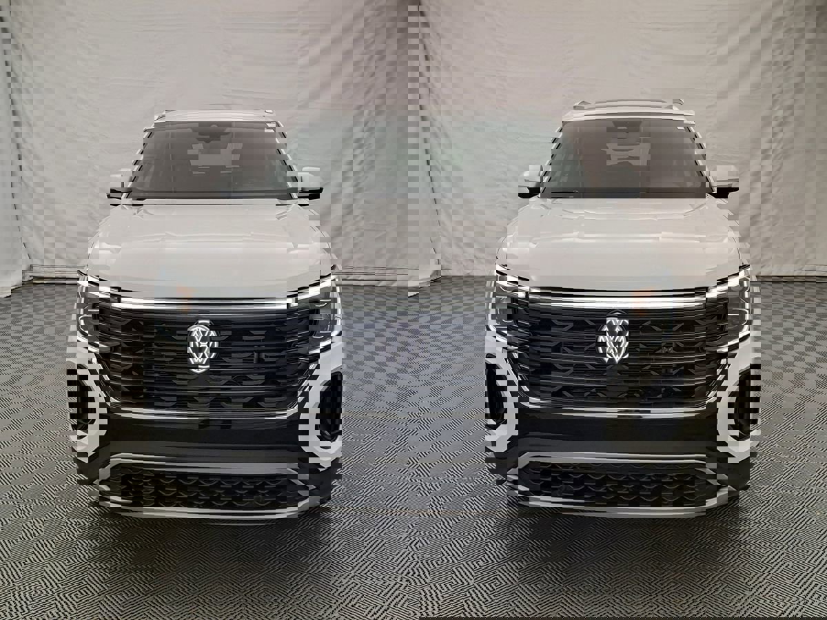 Used 2025 Volkswagen Atlas Cross Sport SE image 2