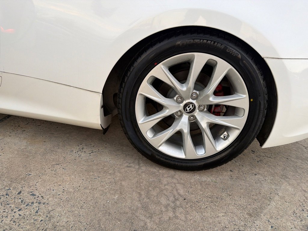 Used 2013 Hyundai Genesis 3.8 image 29