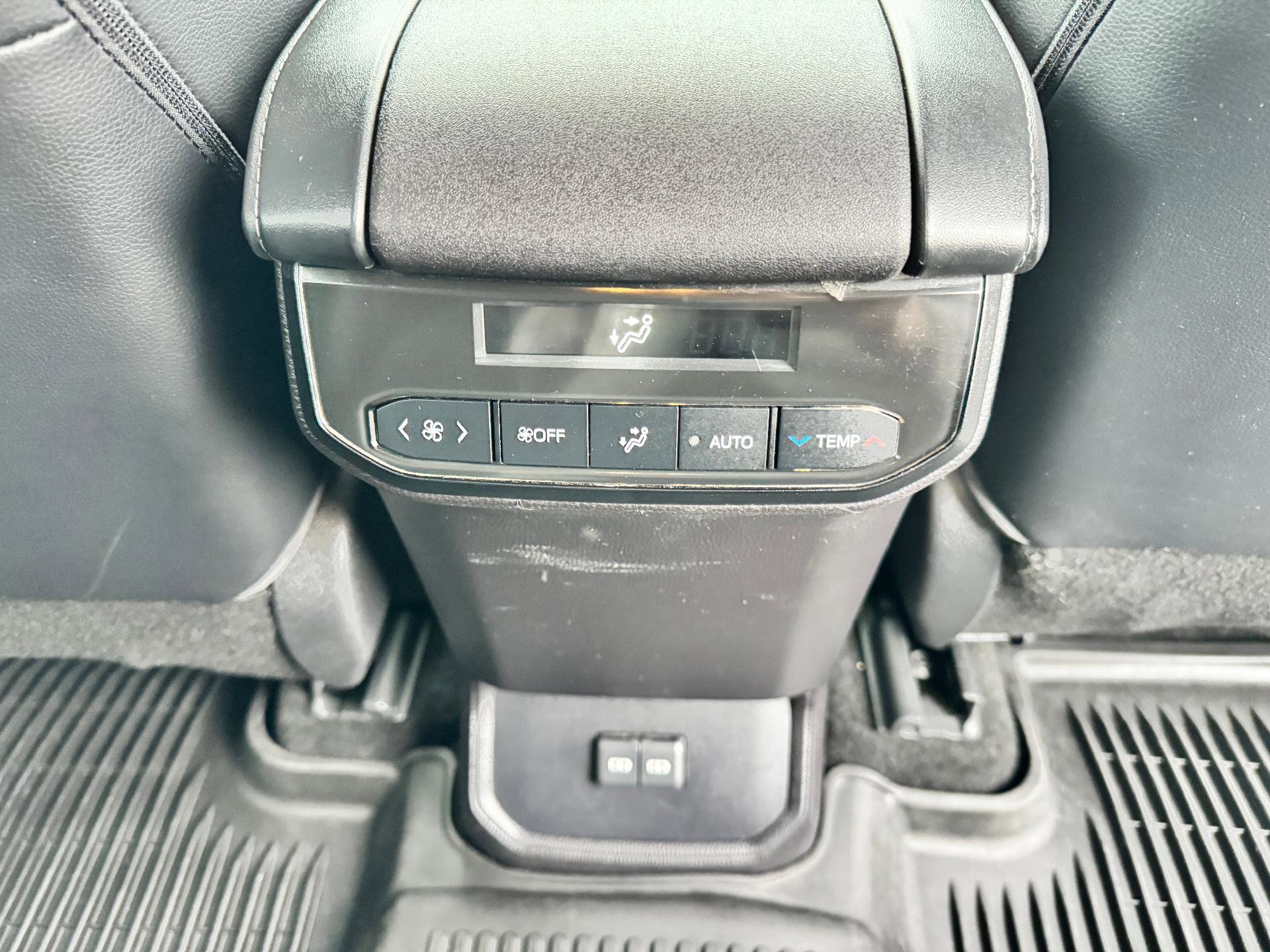 Used 2023 Toyota Highlander XLE image 25