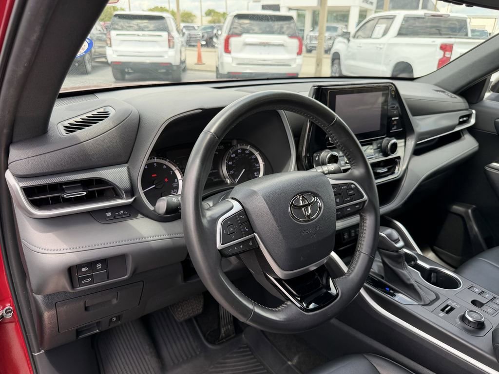Used 2023 Toyota Highlander XSE AWD/4WD image 18