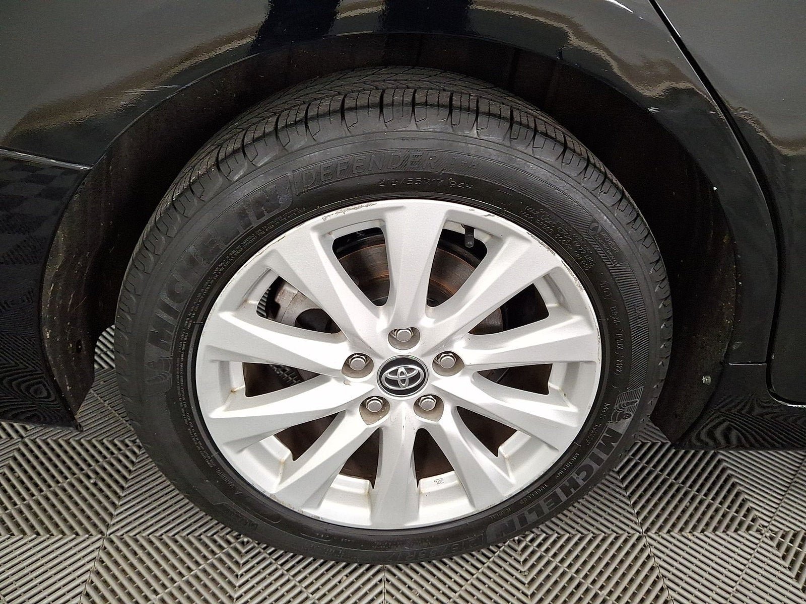 Used 2020 Toyota Camry LE FWD image 18