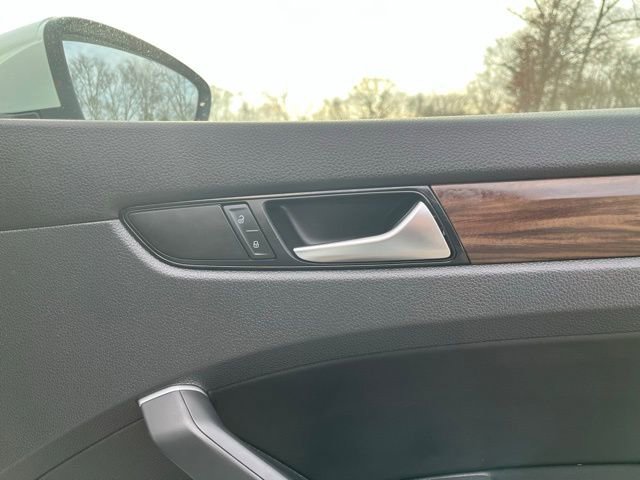 Certified 2020 Volkswagen Passat 2.0T SEL image 27
