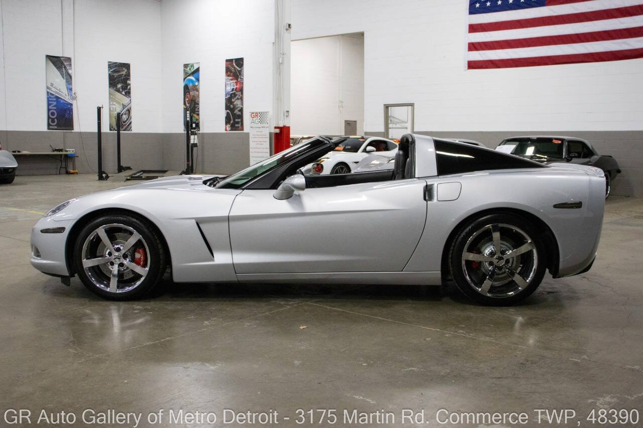 Used 2009 Chevrolet Corvette Coupe w/ Preferred Equipment Group RWD image 4
