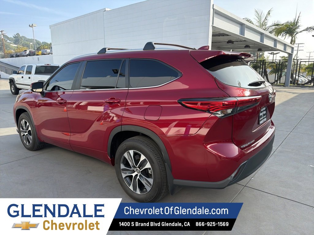 Used 2023 Toyota Highlander XLE image 5