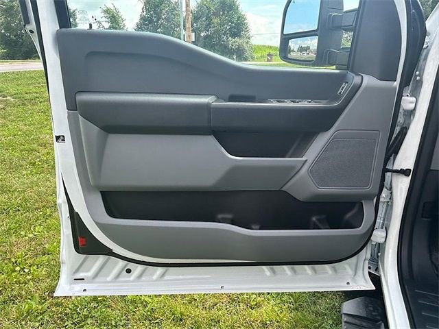 New 2025 Ford F350 XL w/ XL Chrome Package image 17