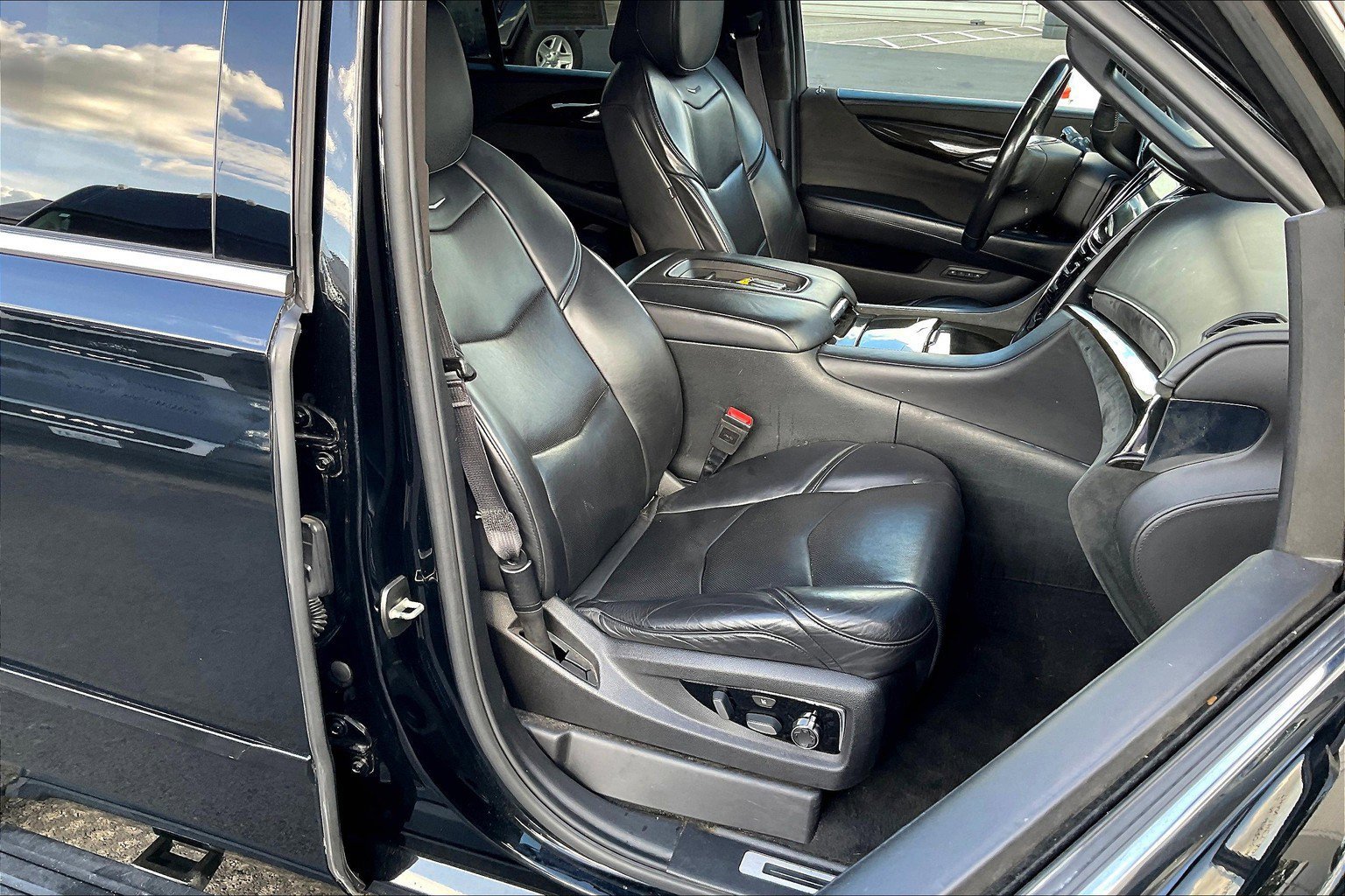 Used 2017 Cadillac Escalade Platinum image 7