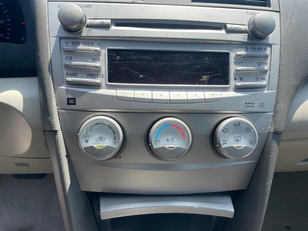 Used 2010 Toyota Camry LE FWD image 11