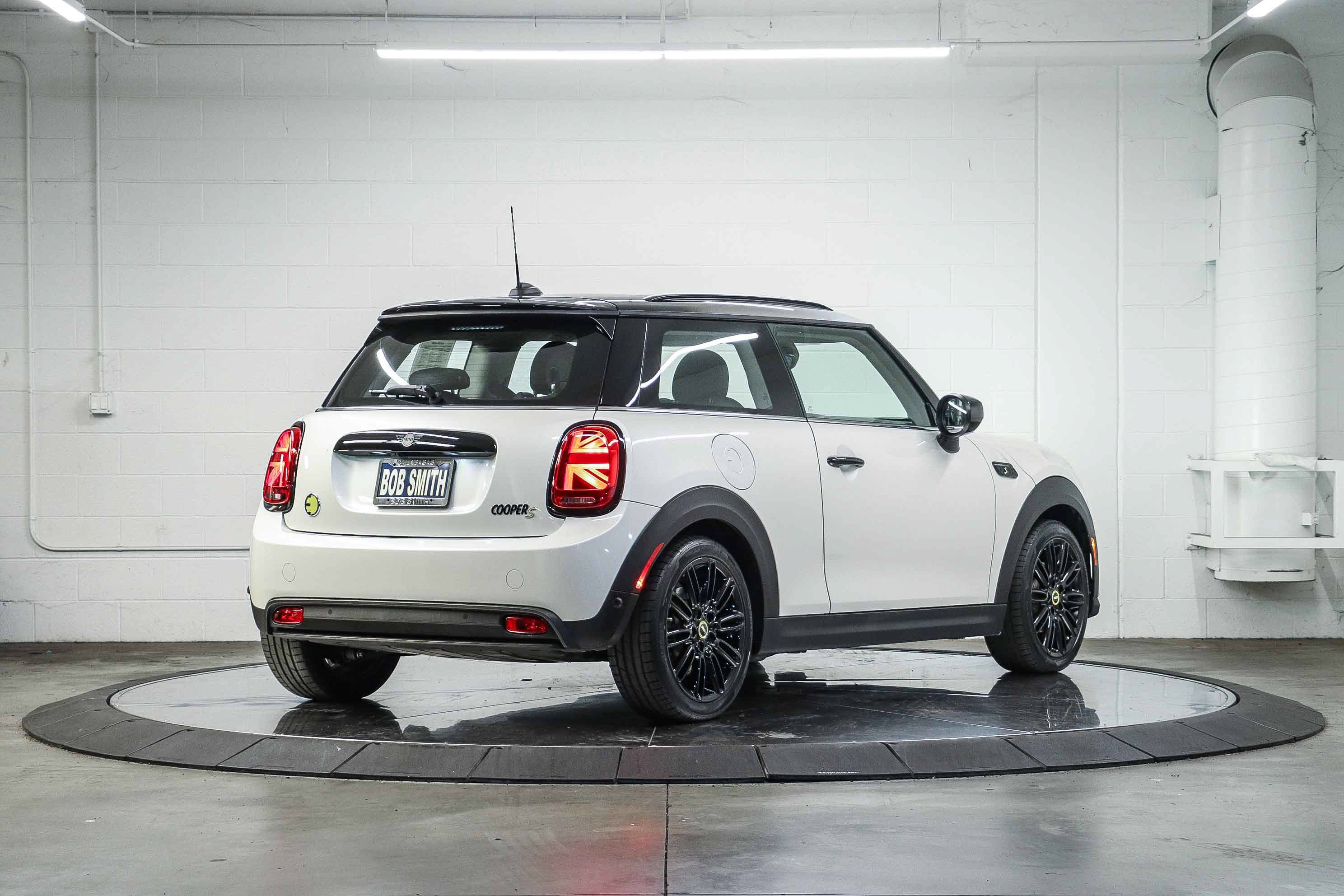 Used 2024 MINI Cooper SE FWD image 6