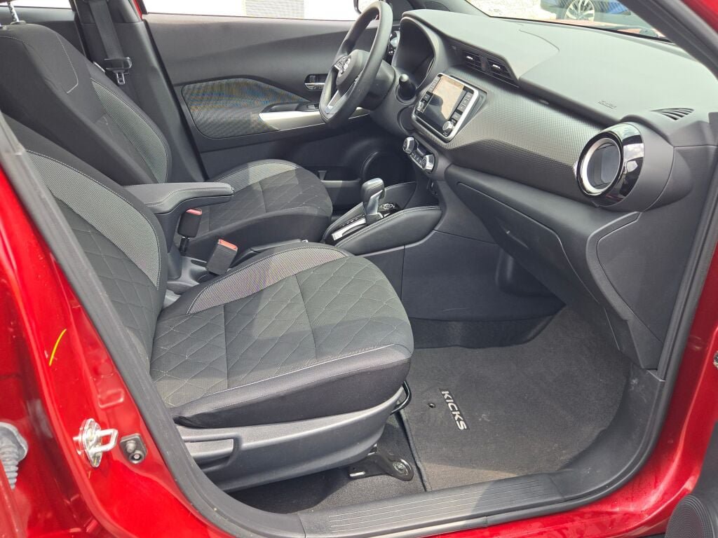 Used 2020 Nissan Kicks SV FWD image 7
