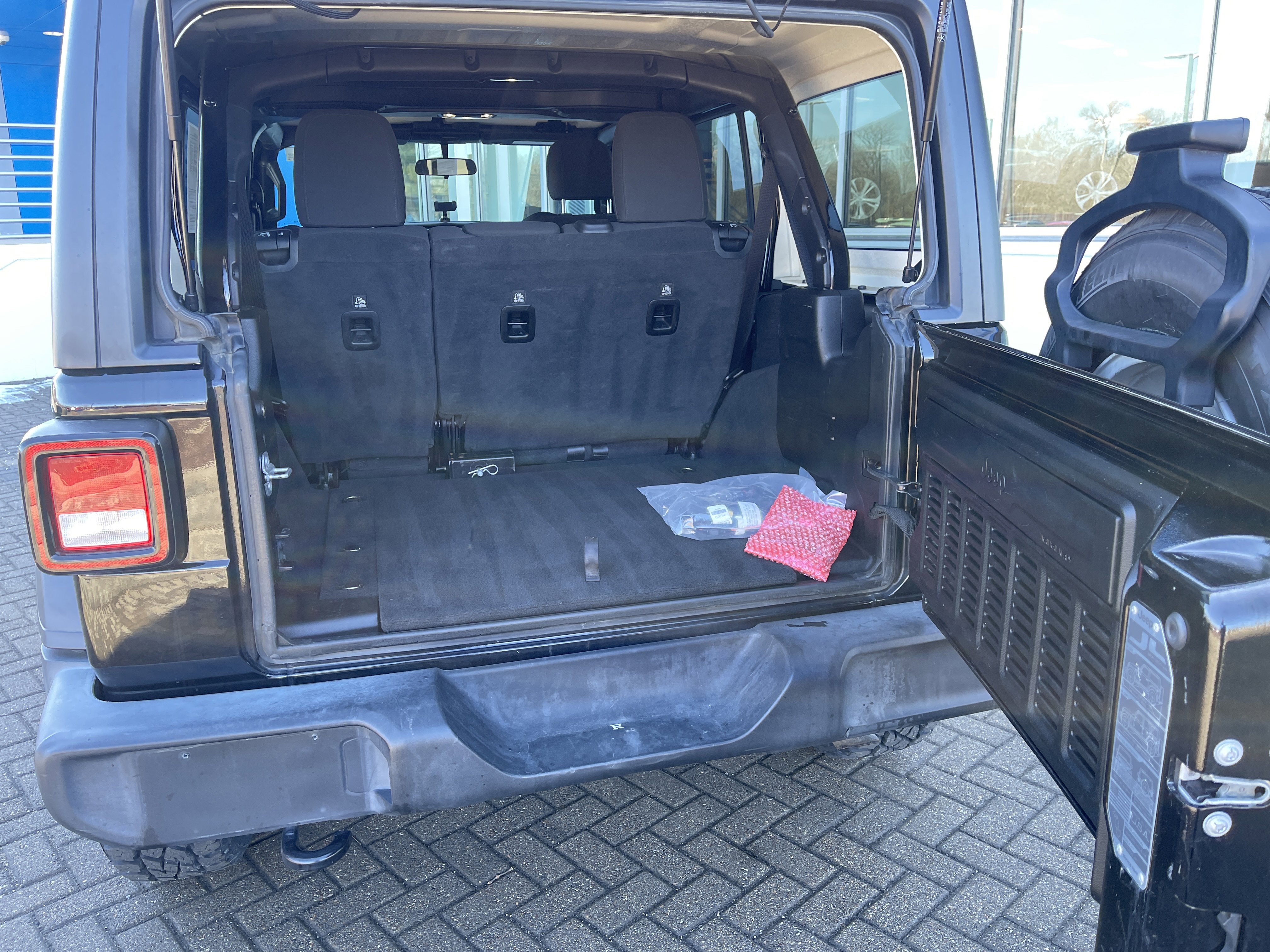 Used 2021 Jeep Wrangler Unlimited Sport S image 37