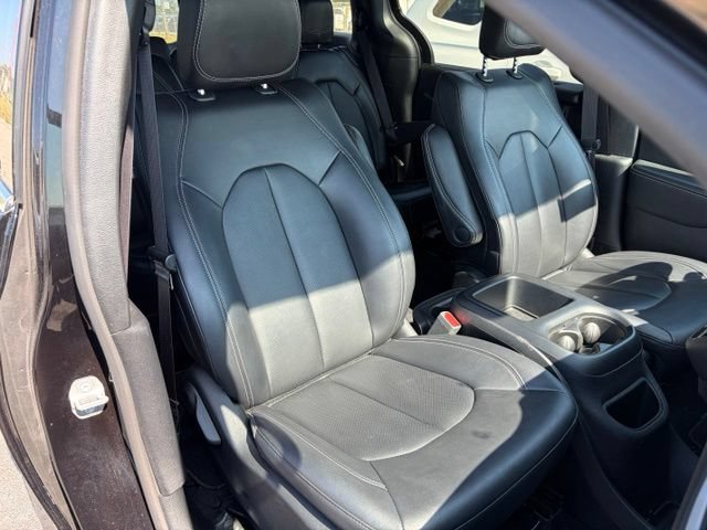 Used 2025 Chrysler Pacifica Select FWD image 19