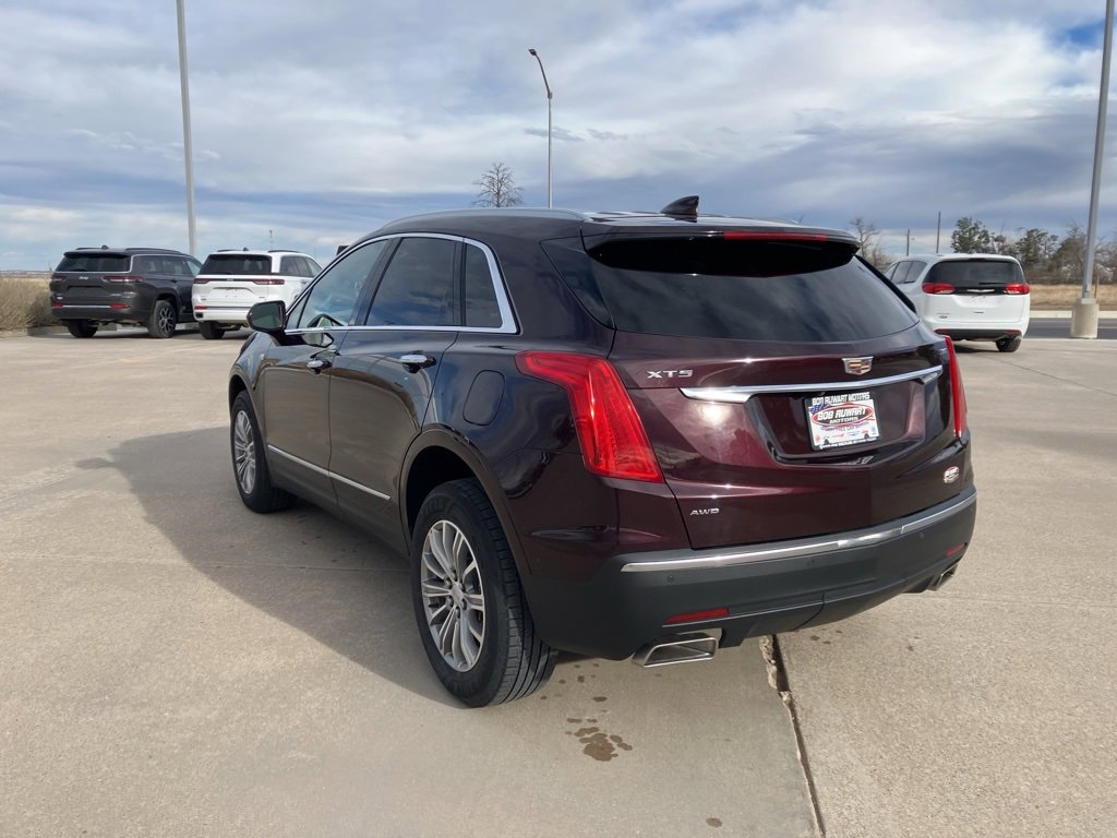 Used 2017 Cadillac XT5 Luxury image 3