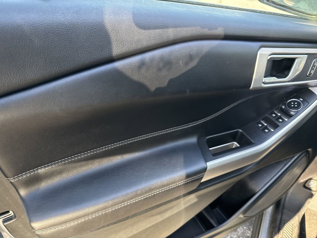 Used 2023 Ford Explorer XLT w/ Equipment Group 202A AWD/4WD image 11